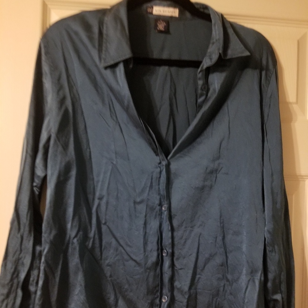 Women's stretch button down blouse